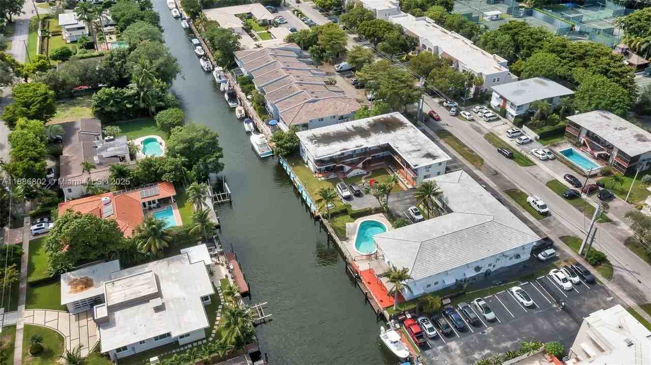 1316 Ne 105th St #202 - Photo 4 of 25