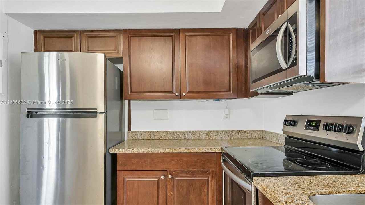 1316 Ne 105th St #202 - Photo 7 of 25