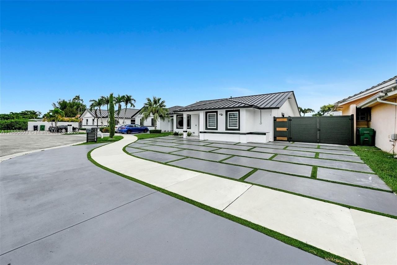 13284 Southwest 39th Street - Photo 2 of 50