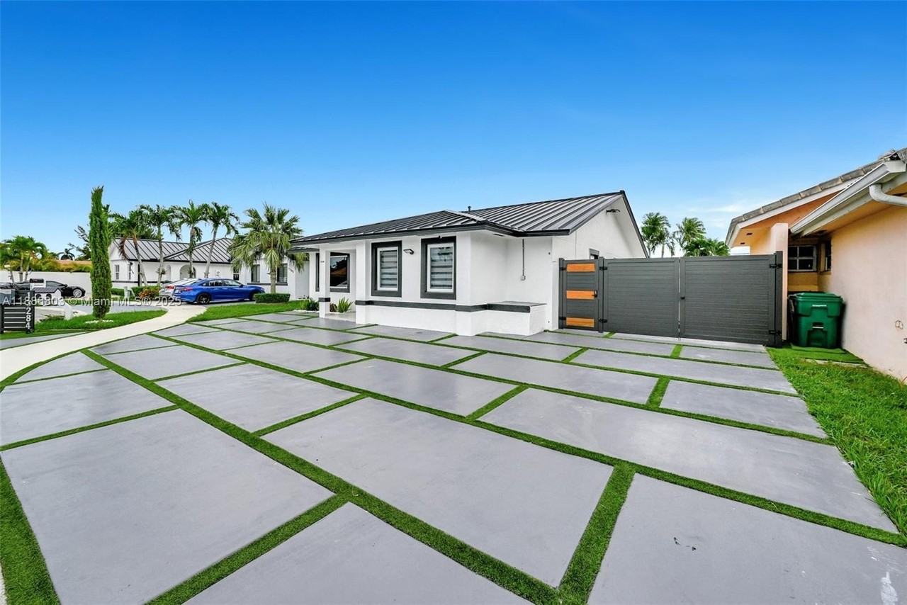 13284 Southwest 39th Street - Photo 4 of 50