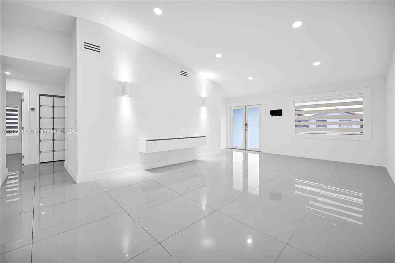 13284 Southwest 39th Street - Photo 6 of 50