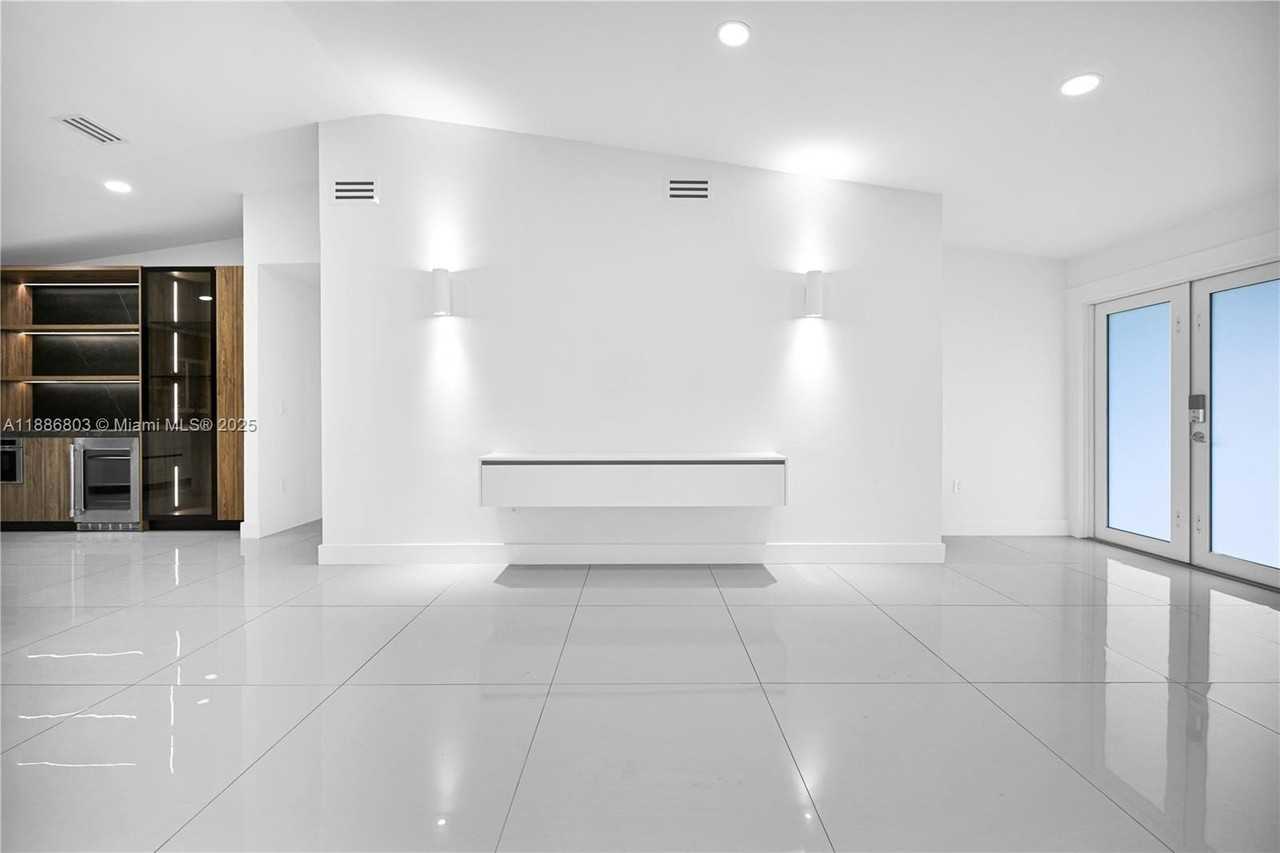 13284 Southwest 39th Street - Photo 7 of 50