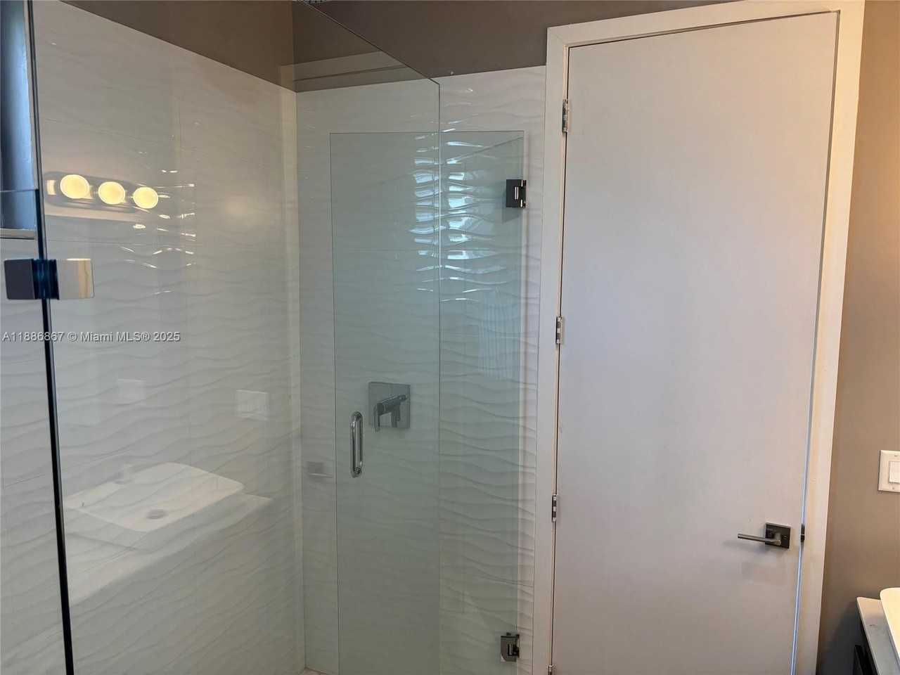 630 Ne 12th Ave #630 - Photo 6 of 11