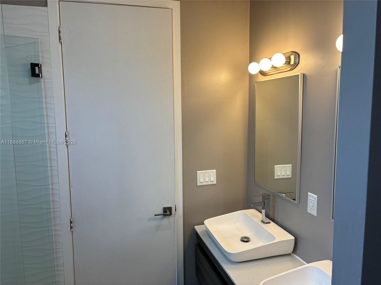 630 Ne 12th Ave #630 - Photo 7 of 11