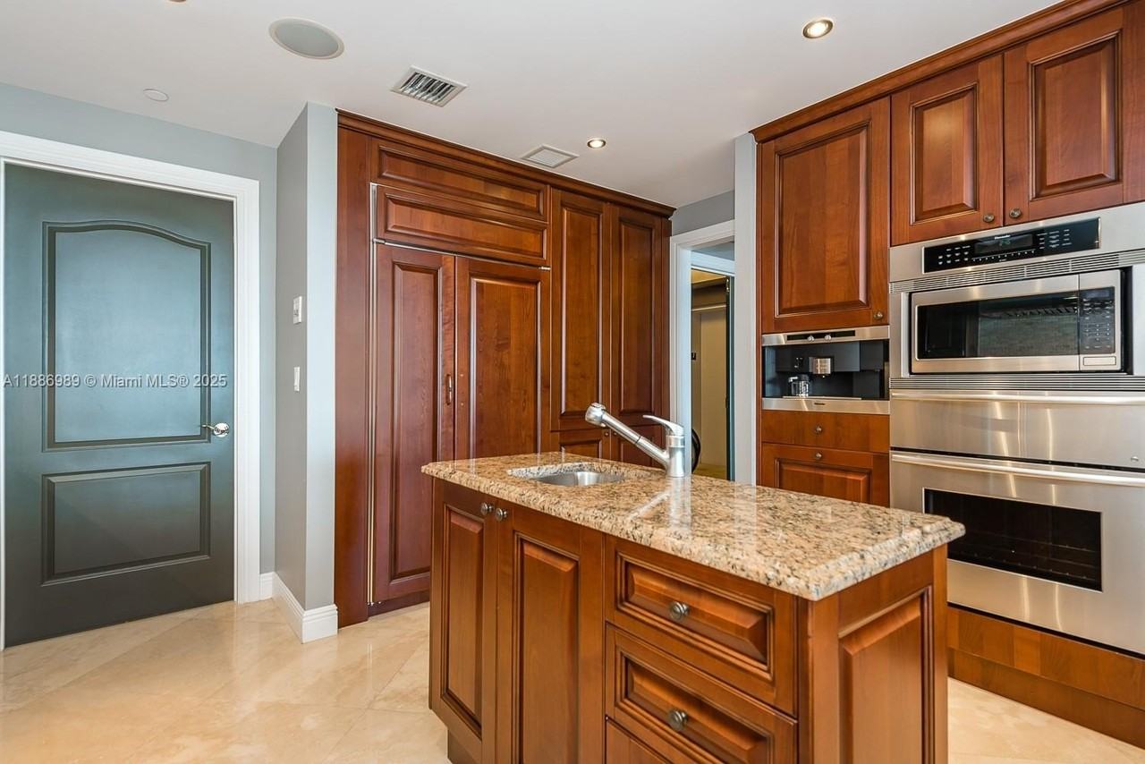 3501 N Ocean Dr #7C - Photo 7 of 30