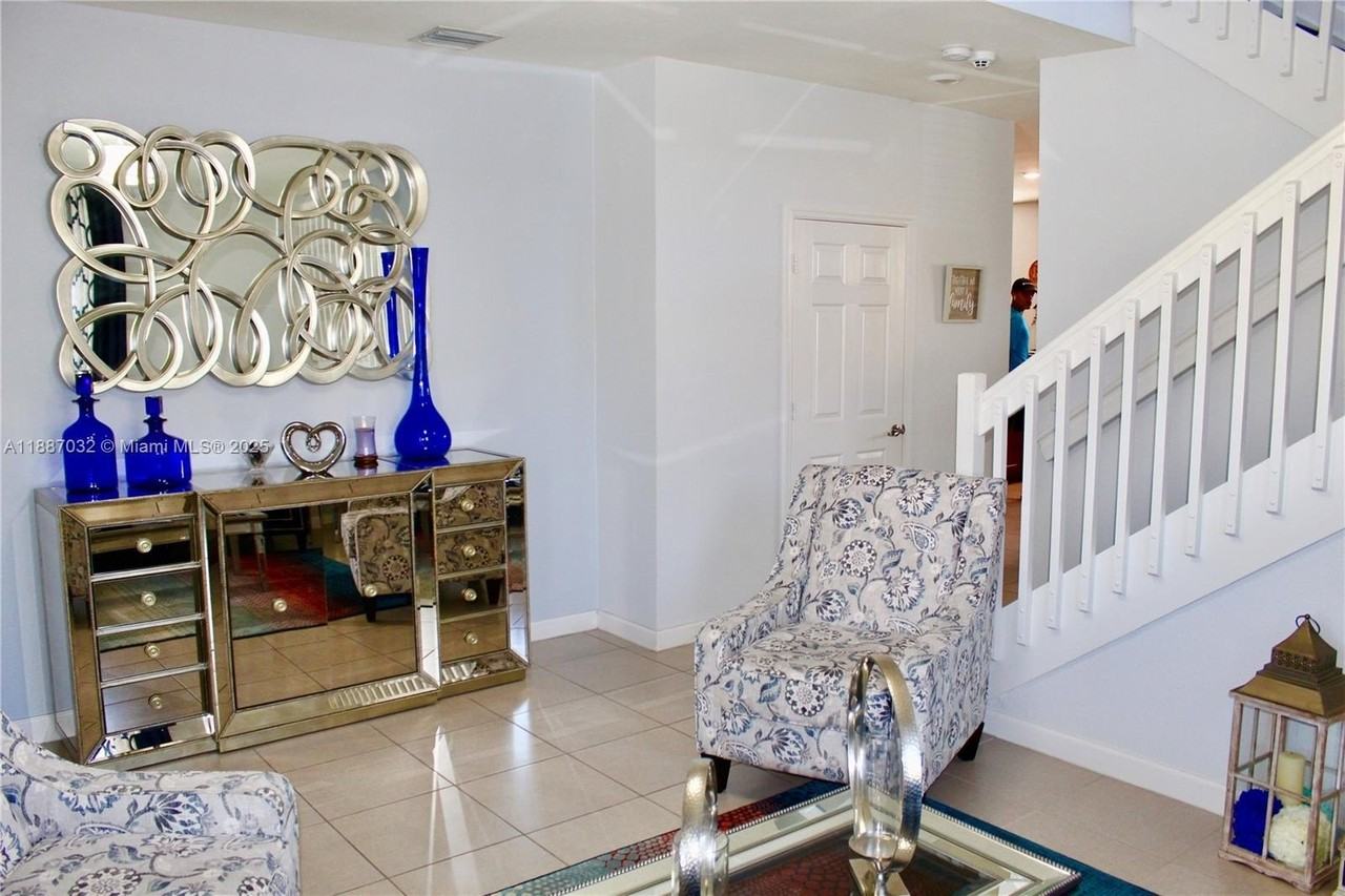 3728 Se 5th Ct - Photo 3 of 26