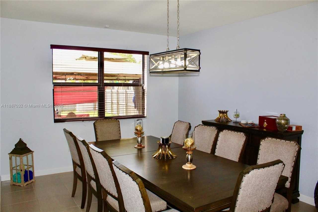 3728 Se 5th Ct - Photo 4 of 26