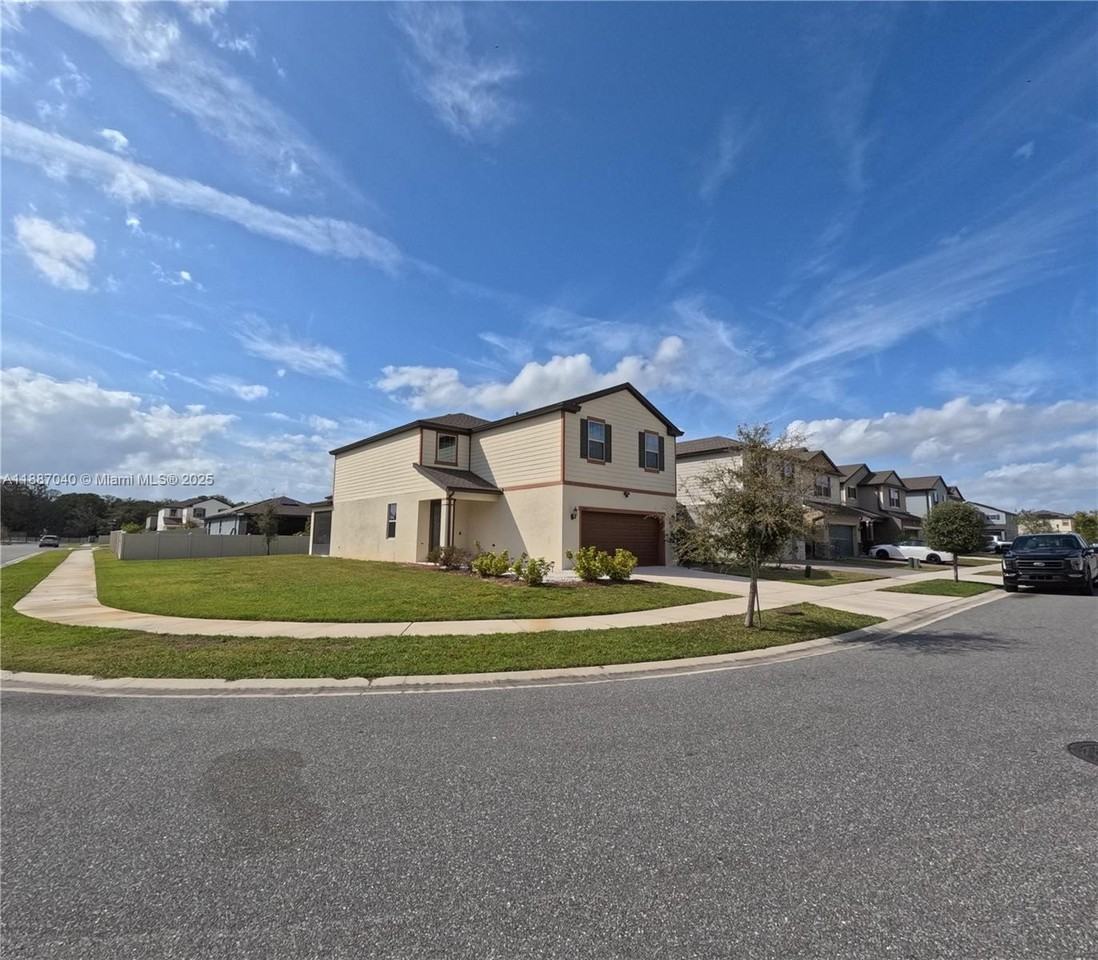 2647 E Lake Pointe Dr - Photo 2 of 39