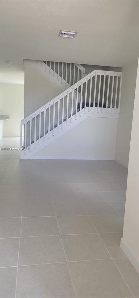 11083 W 33rd Ct - Photo 4 of 25