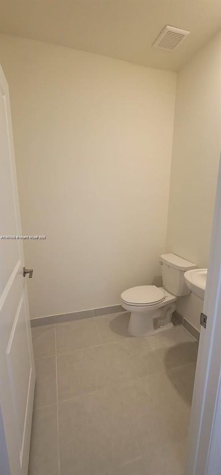 11083 W 33rd Ct - Photo 5 of 25