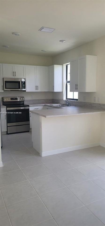 11083 W 33rd Ct - Photo 7 of 25