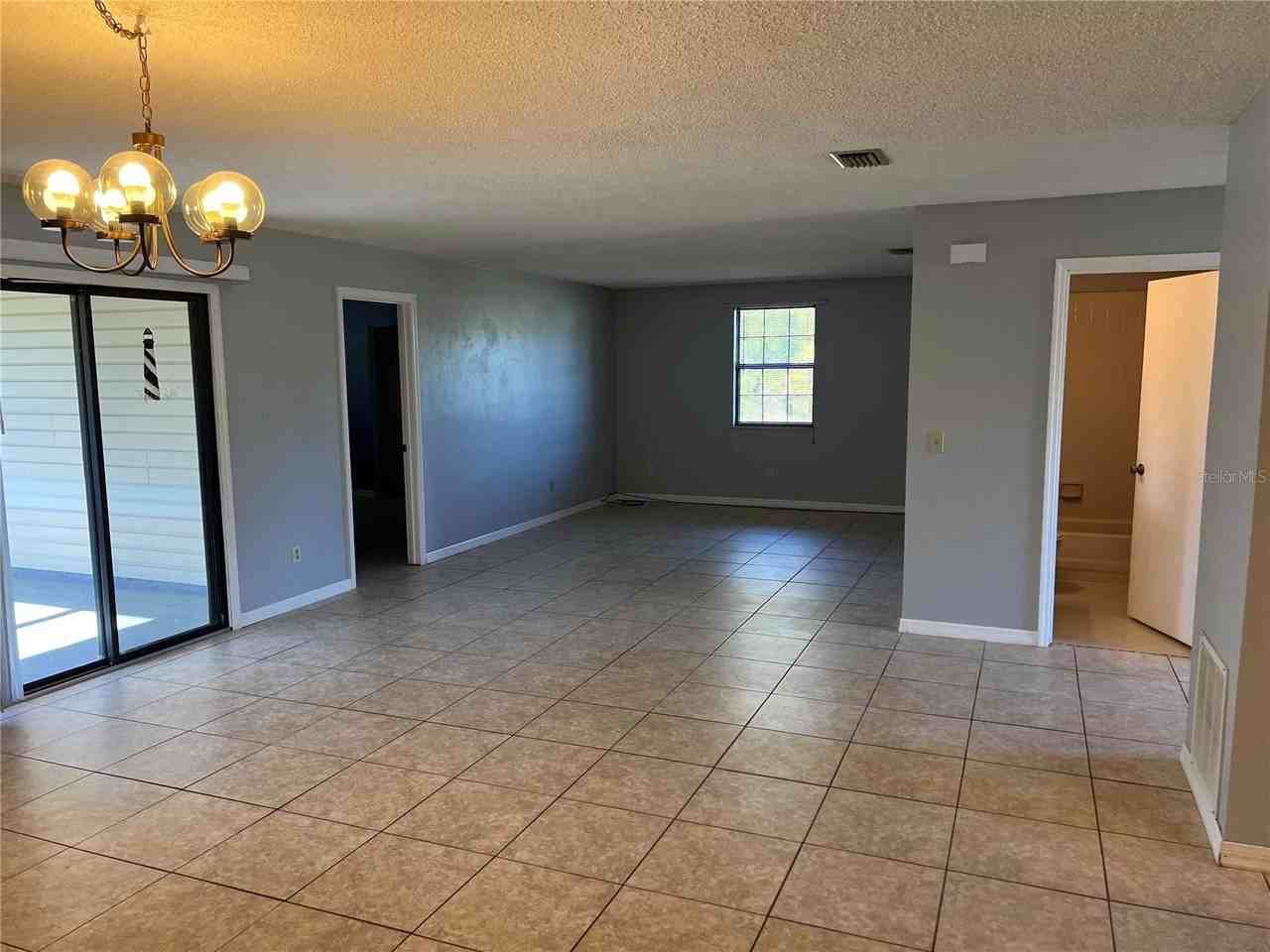 33 Fernwood Ln - Photo 2 of 20