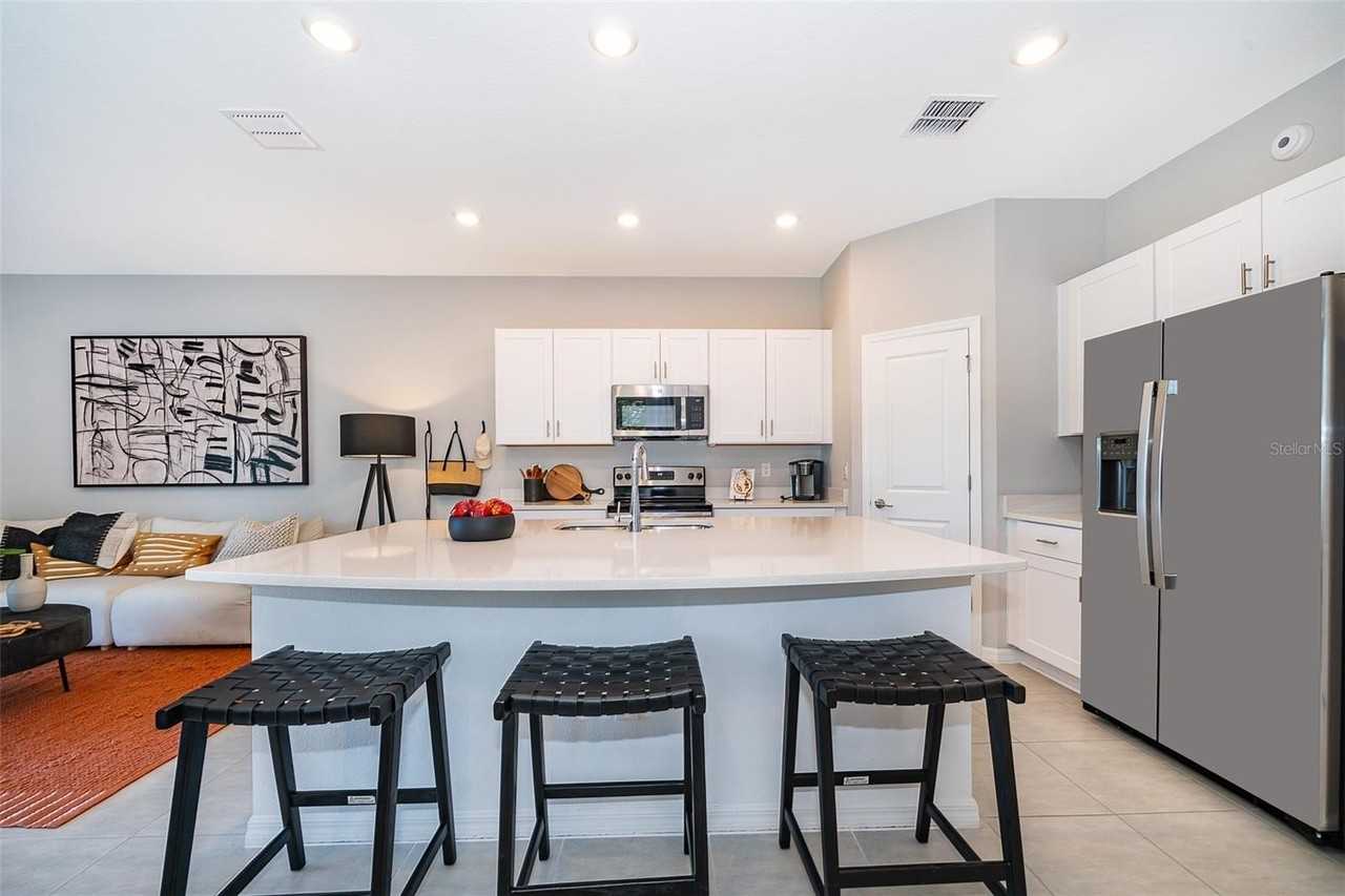 2596 Penguin Boulevard - Photo 4 of 29