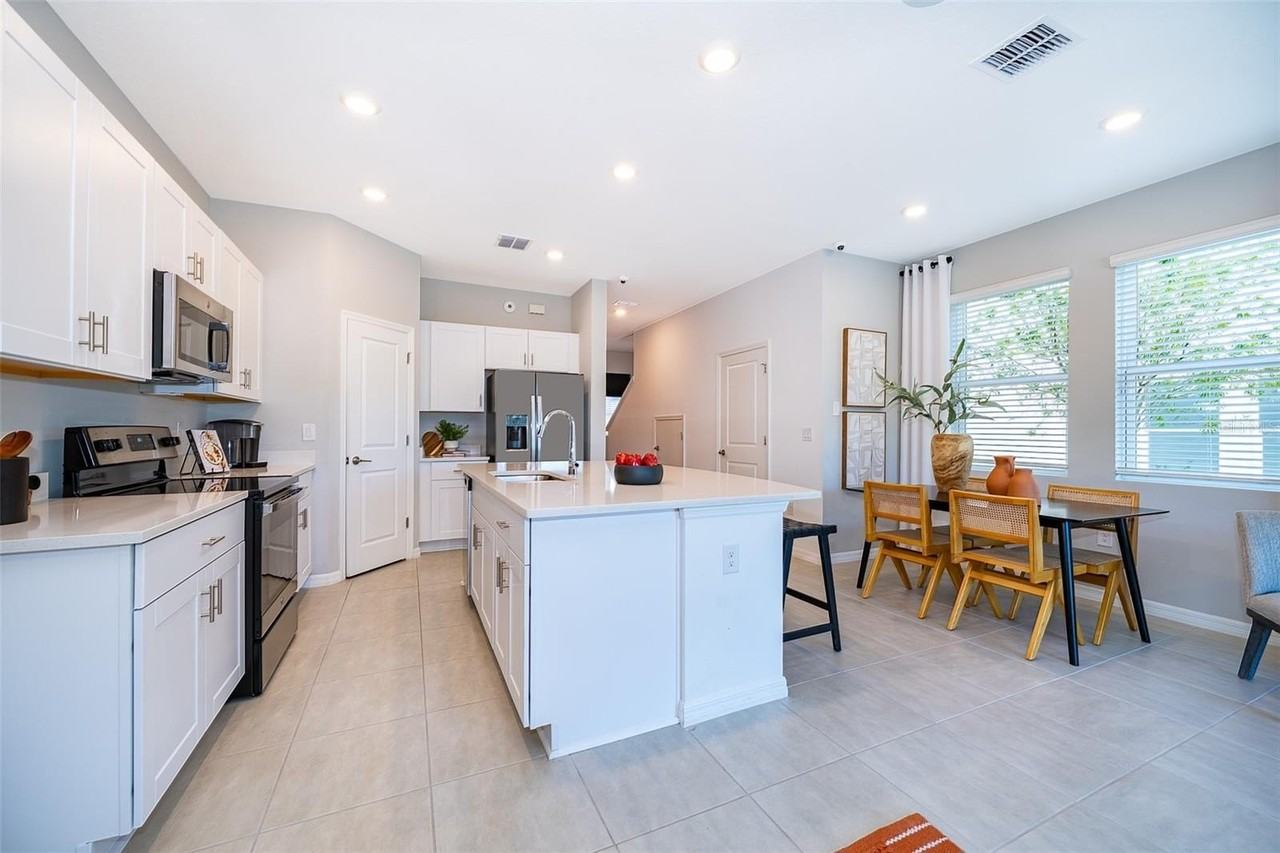 2596 Penguin Boulevard - Photo 6 of 29