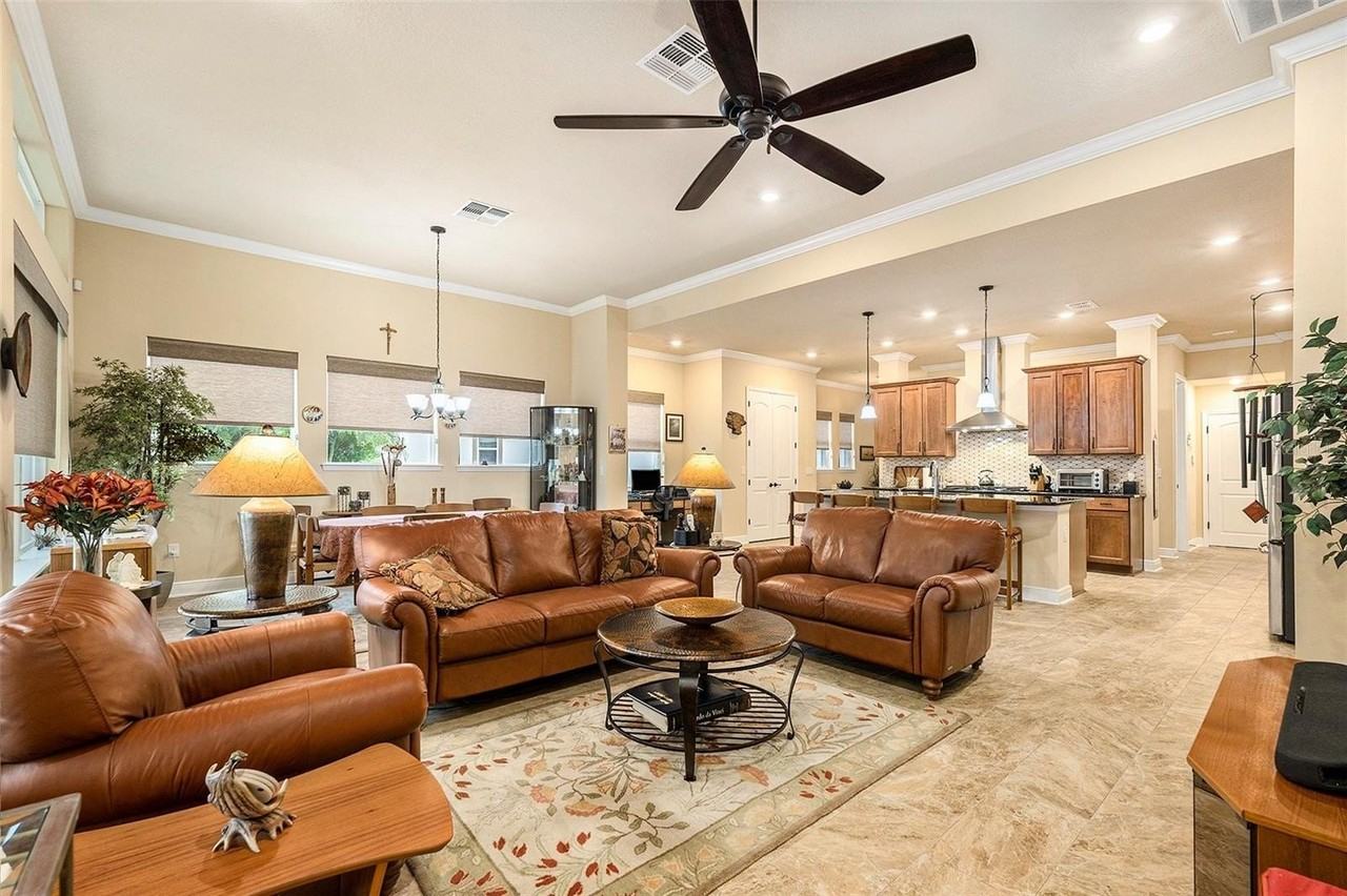 13921 Swallow Hill Dr - Photo 5 of 15