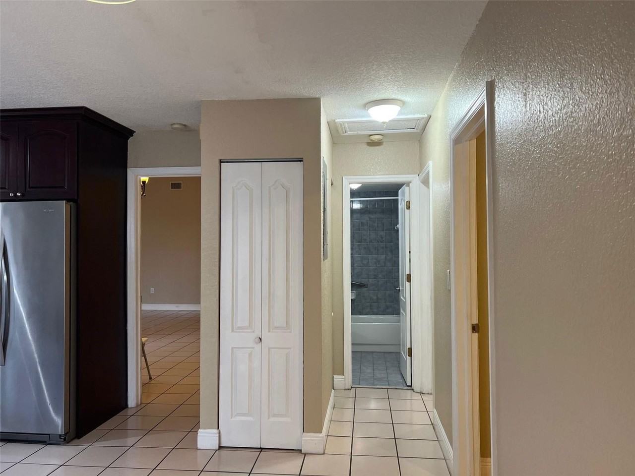 619 Southwest 87th Place - Photo 3 of 8