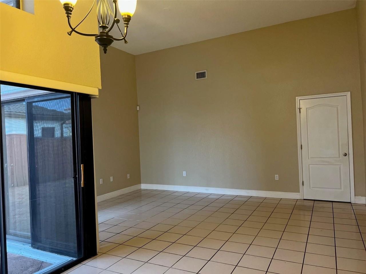 619 Southwest 87th Place - Photo 4 of 8