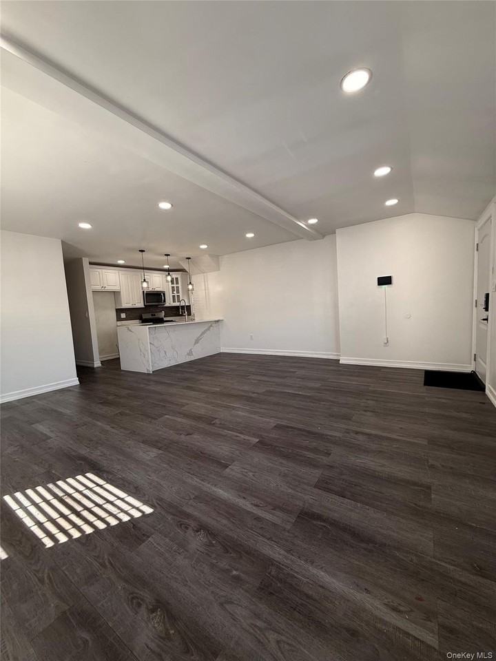 14130 185th St #1 - Photo 3 of 10