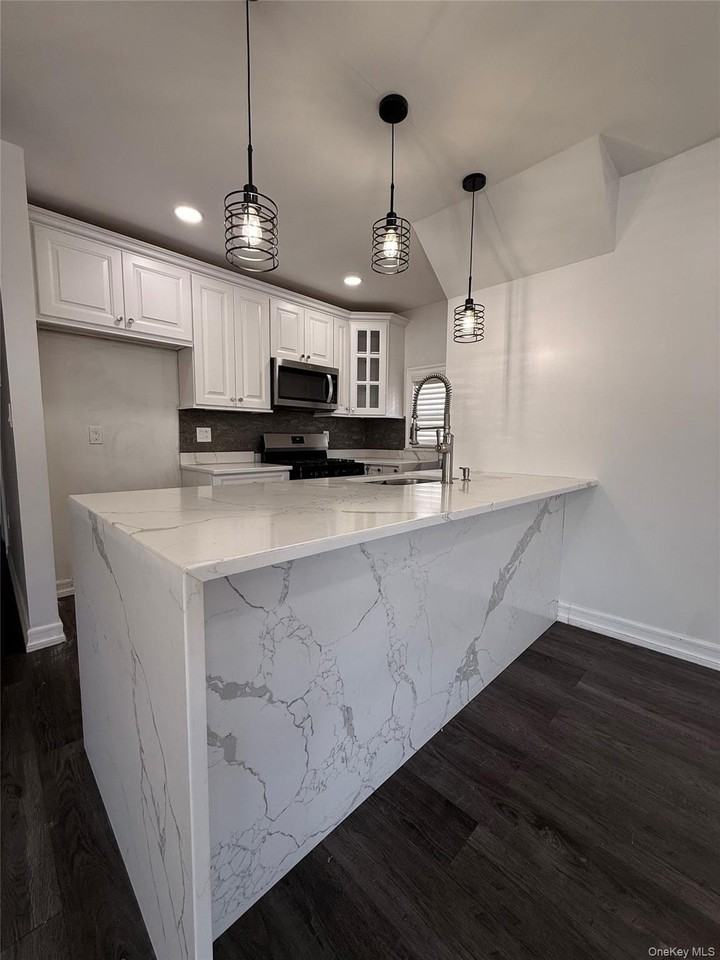 14130 185th St #1 - Photo 4 of 10