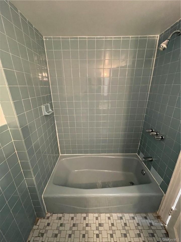 100 Convent Pl #1F - Photo 5 of 7