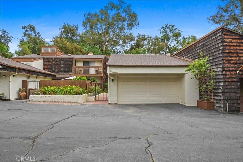 9434 Friendly Woods Ln - Photo 2 of 33