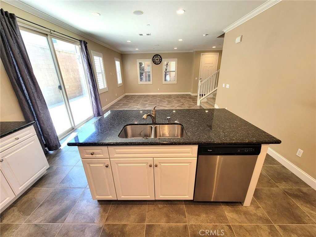 56 Latitude - Photo 2 of 39