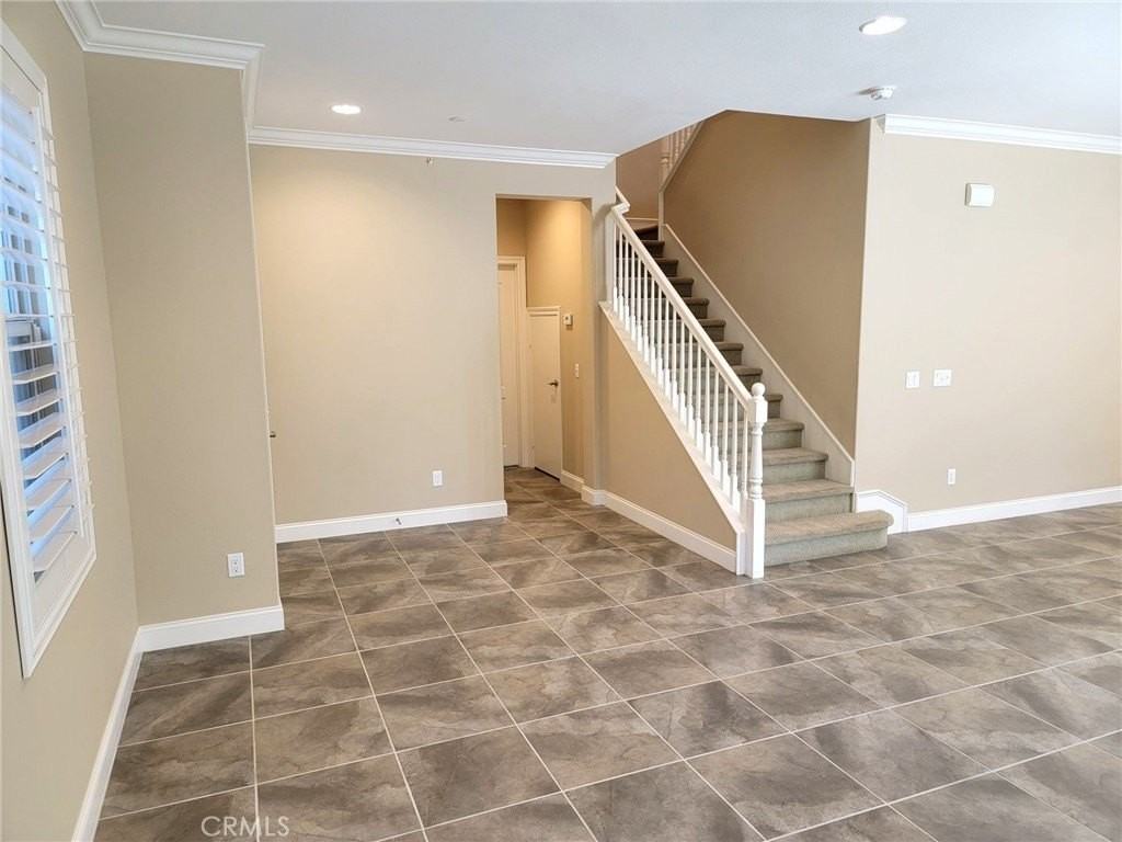 56 Latitude - Photo 4 of 39