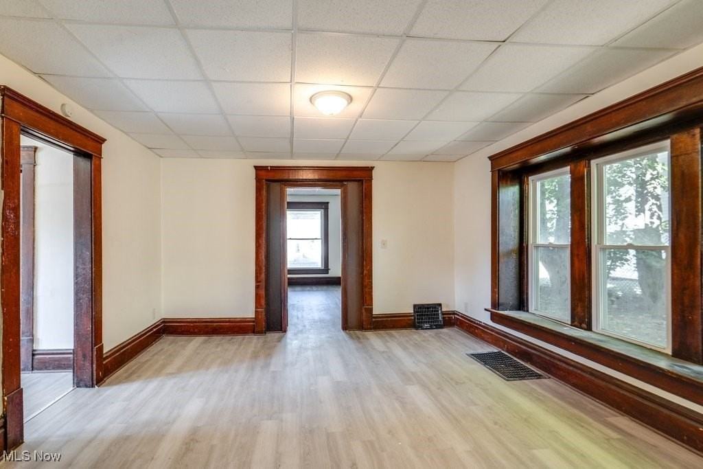 485 Allyn St - Photo 3 of 30