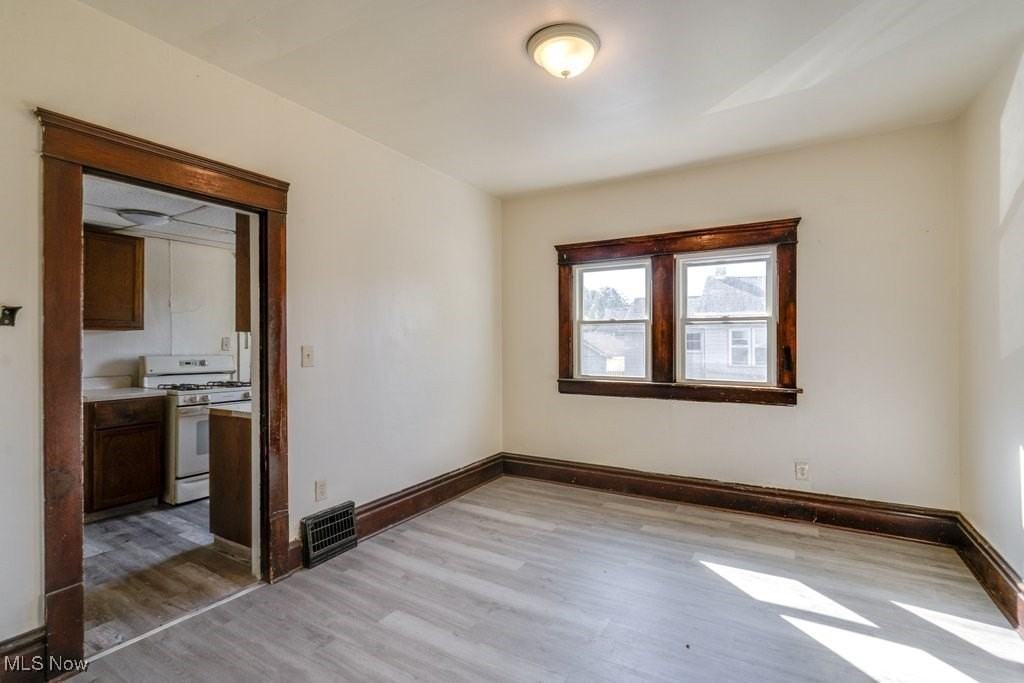 485 Allyn St - Photo 7 of 30