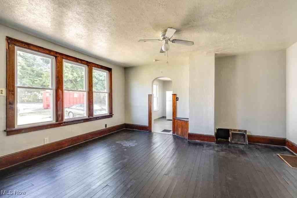 491 Allyn Street - Photo 3 of 14