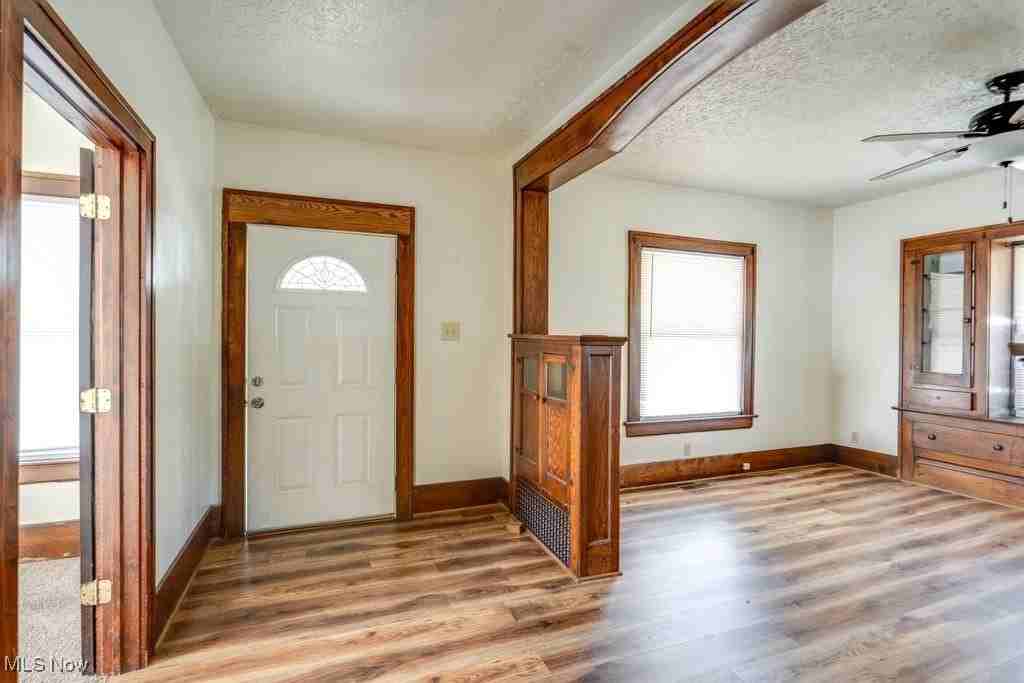 309 Power St - Photo 2 of 19