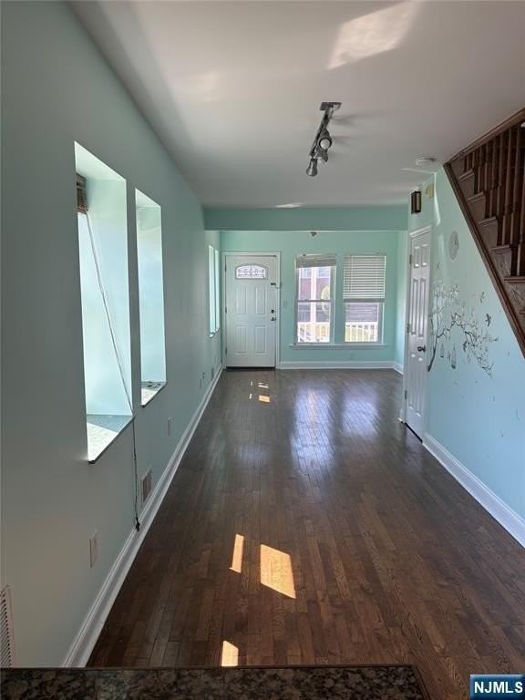 939 Meacham Ave - Photo 2 of 10