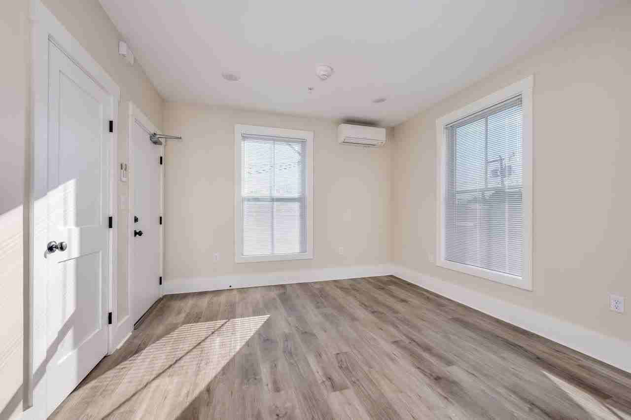 553 Islington St #3 - Photo 4 of 17