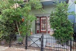 featured image of 1015 Pleasant St