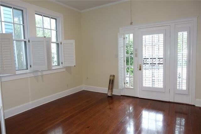 1015 Pleasant Street - Photo 3 of 30