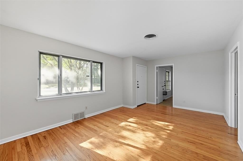 3512 Park Ridge Boulevard - Photo 3 of 16