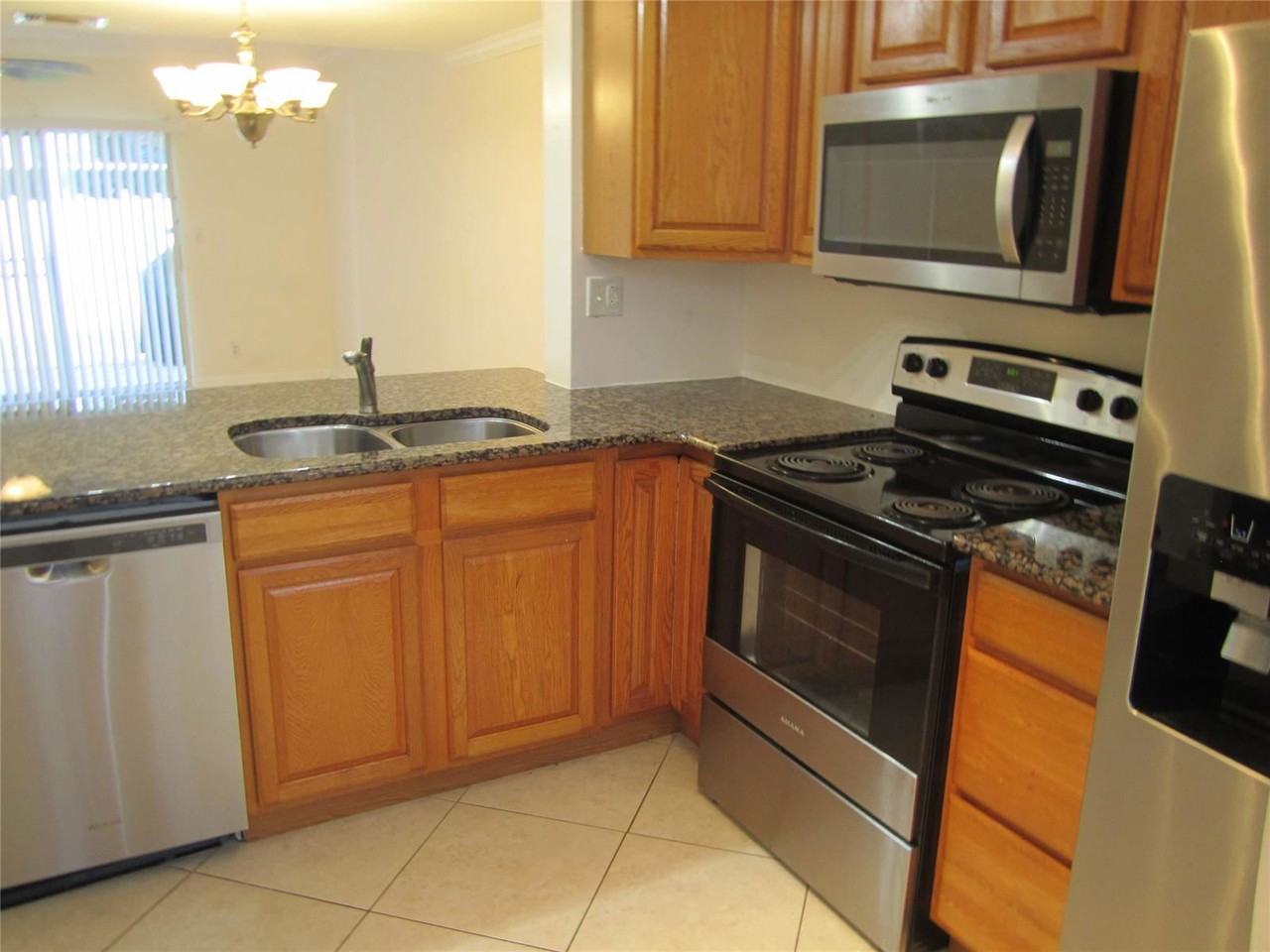 2859 Ne 15th St #2859A - Photo 2 of 8