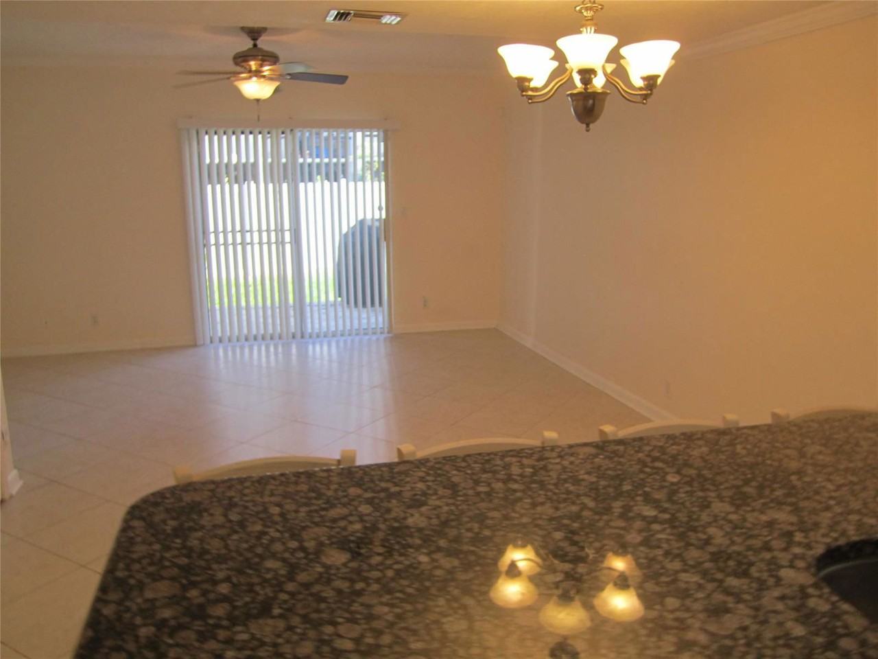 2859 Ne 15th St #2859A - Photo 3 of 8