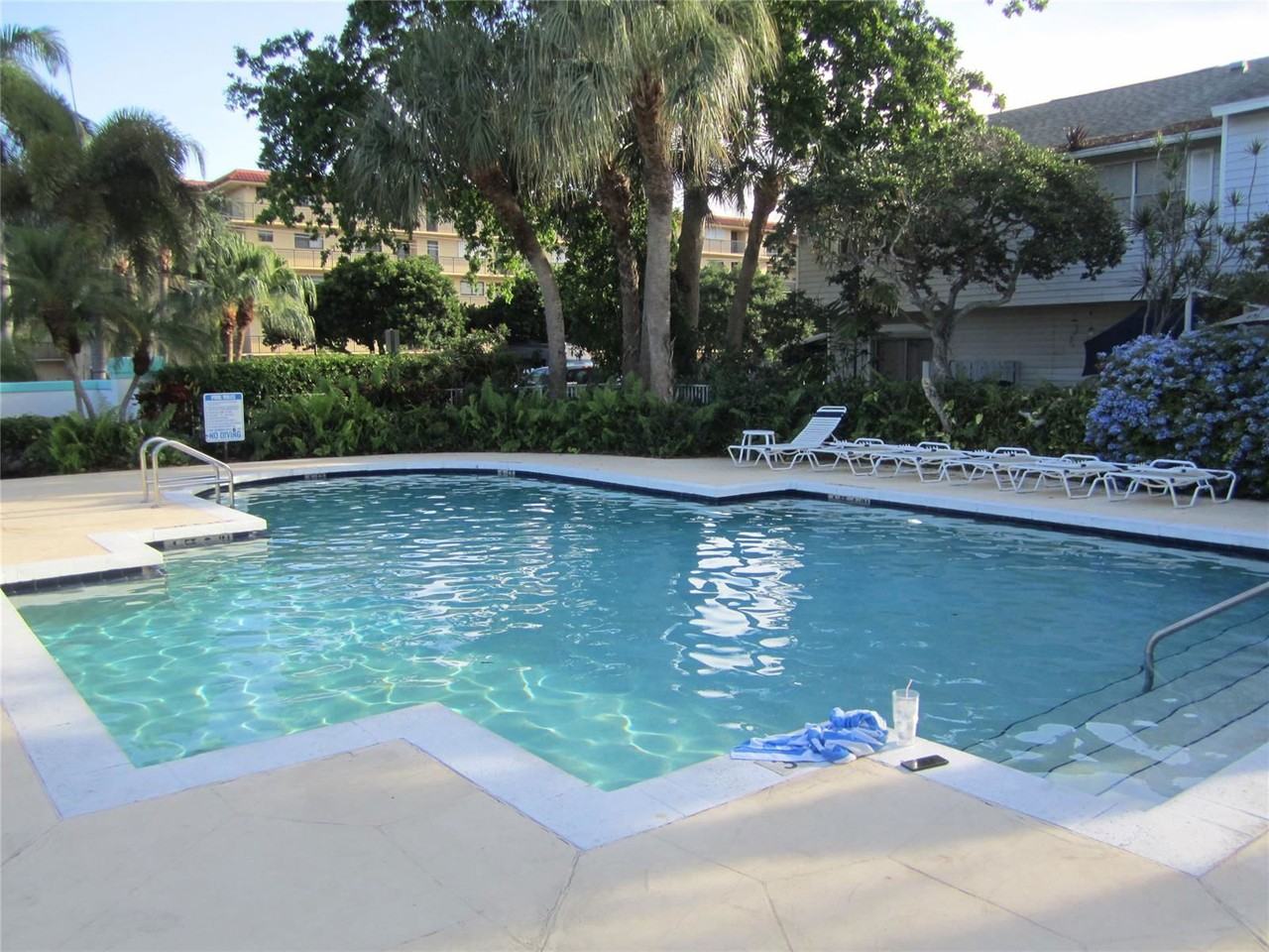 2859 Ne 15th St #2859A - Photo 6 of 8