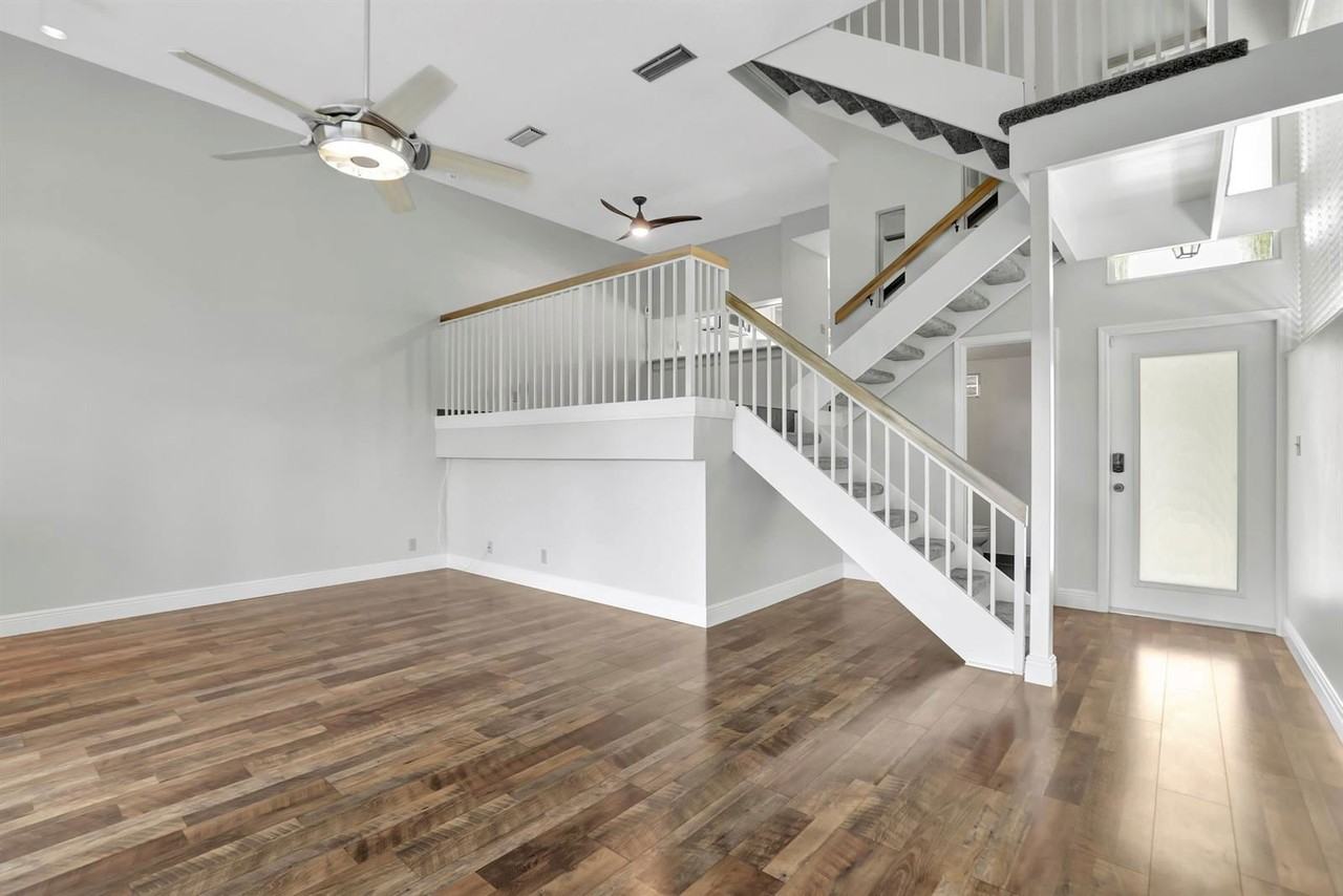 884 Se 19th Ave #884A - Photo 2 of 8