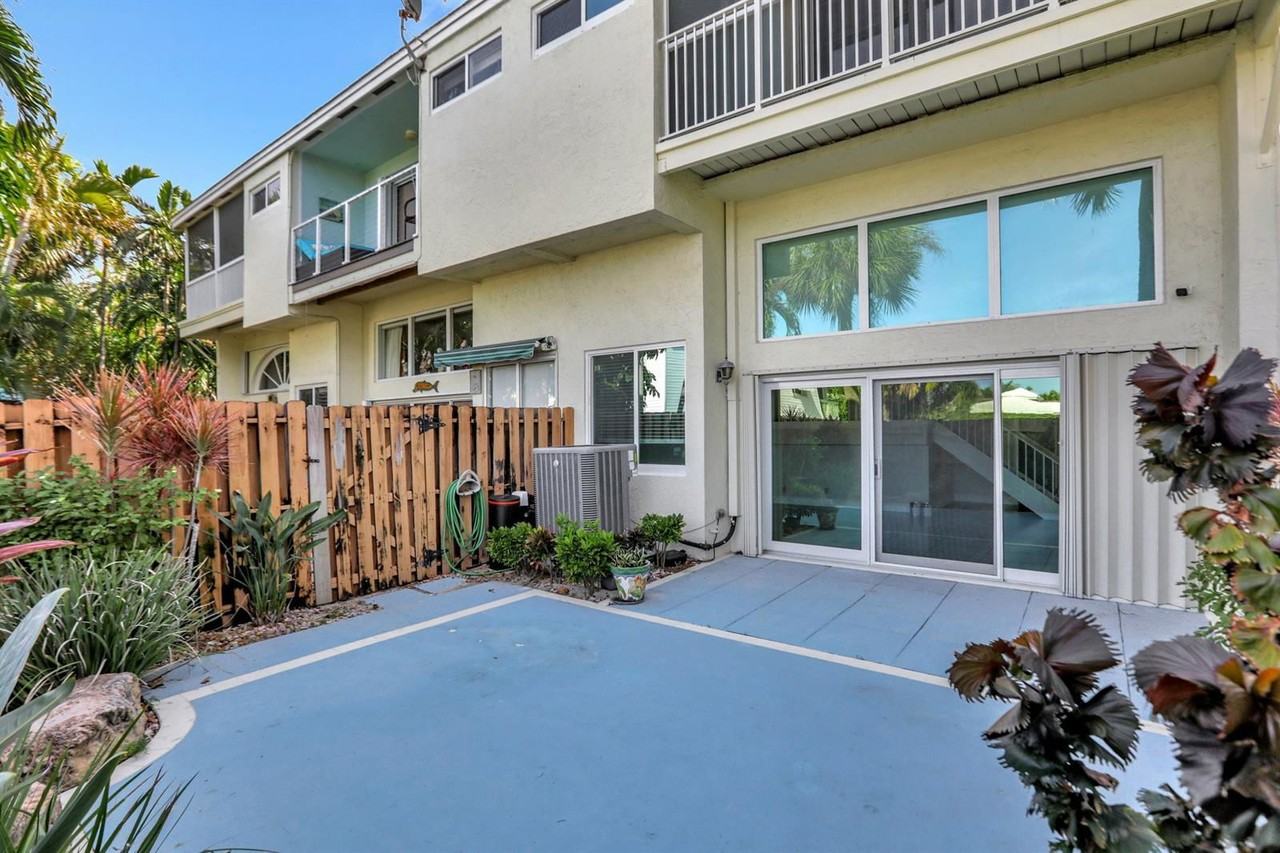 884 Se 19th Ave #884A - Photo 4 of 8