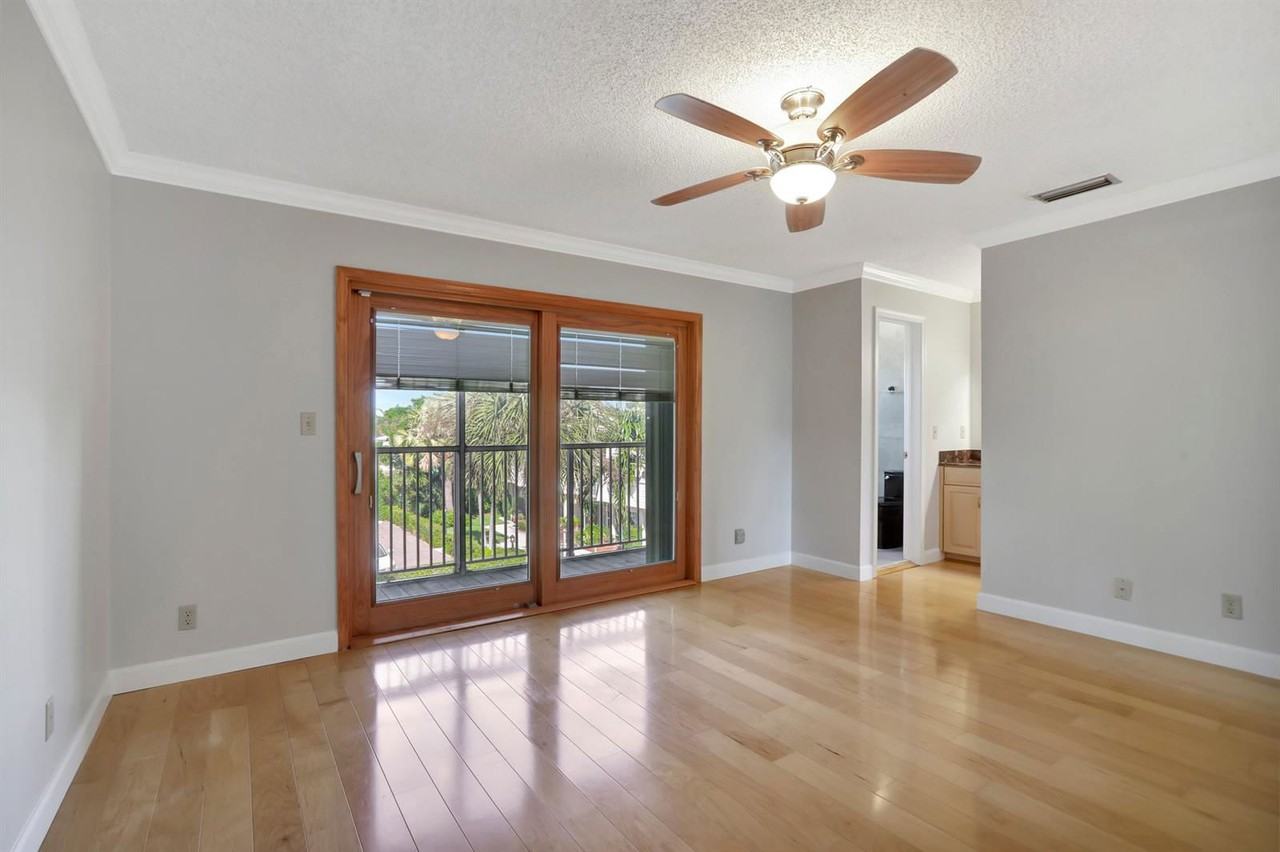 884 Se 19th Ave #884A - Photo 7 of 8