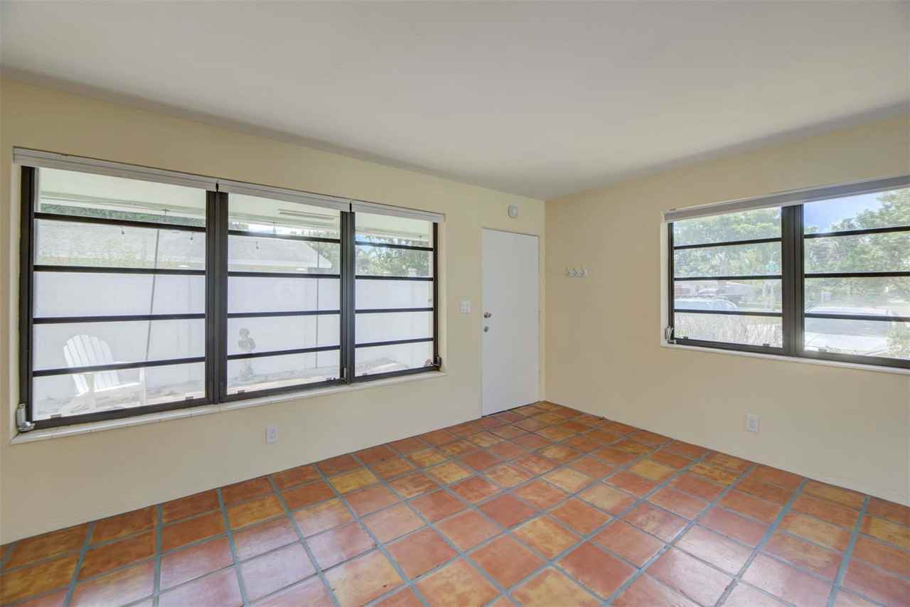 805 Ne 40th St #1A - Photo 4 of 8