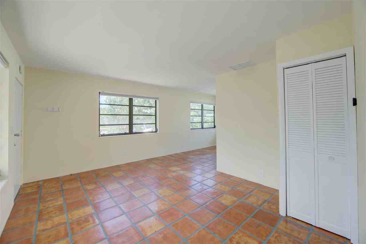 805 Ne 40th St #1A - Photo 5 of 8