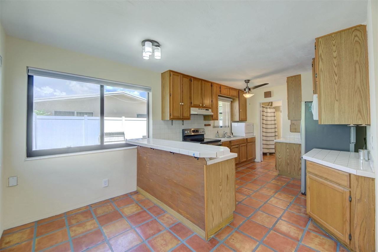 805 Ne 40th St #1A - Photo 6 of 8