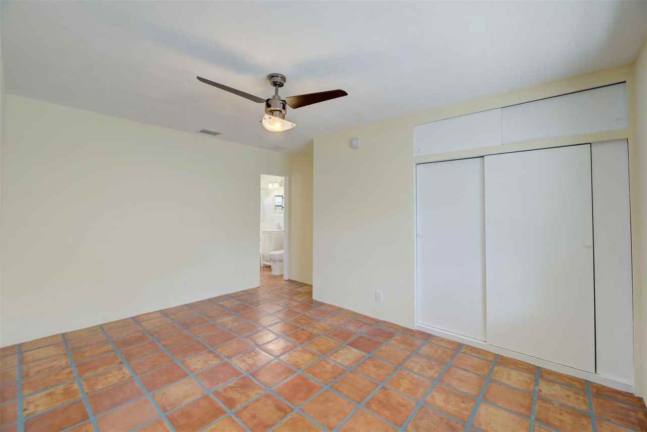 805 Ne 40th St #1A - Photo 7 of 8