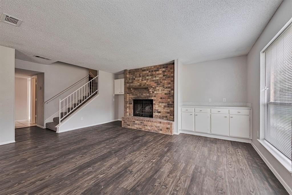 1803 Ridgebrook Dr - Photo 4 of 26