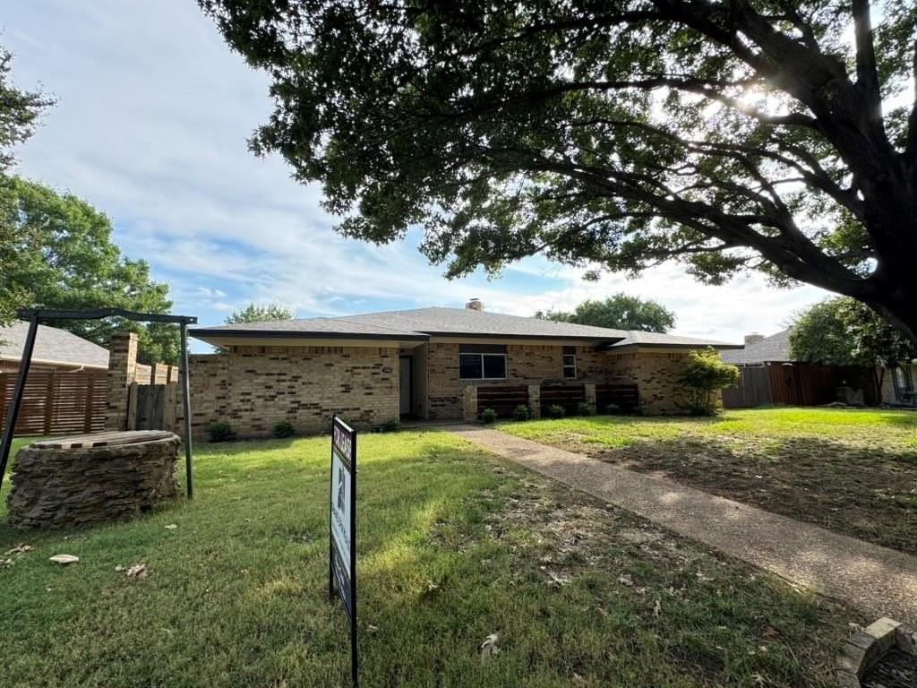 1922 Kensington Dr - Photo 3 of 39