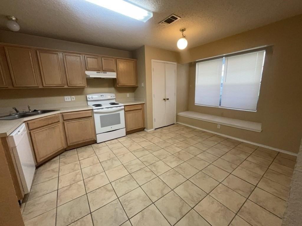 7009 Snowivy Court - Photo 2 of 7