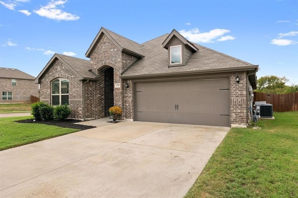 5725 Broad Bay Ln - Photo 3 of 30